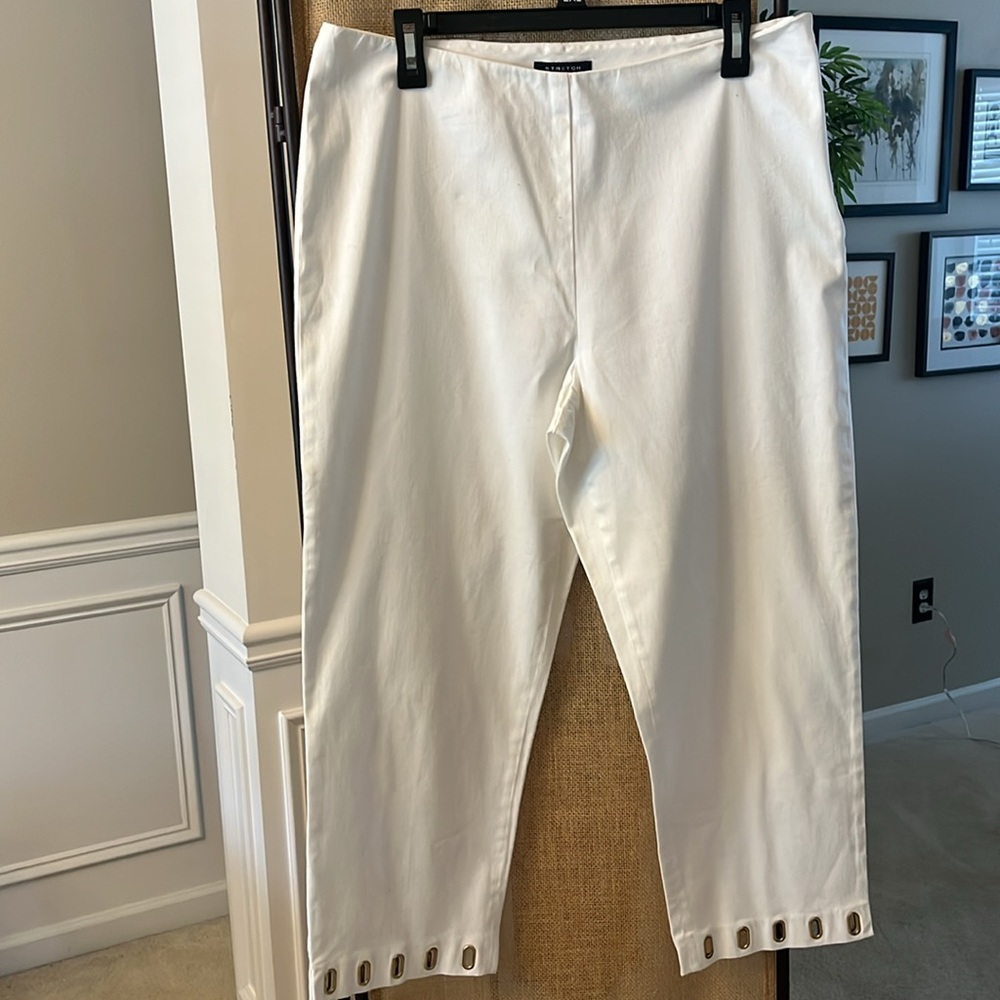 Jones New York  Signature White Crop Pants. Size 12. Like New.